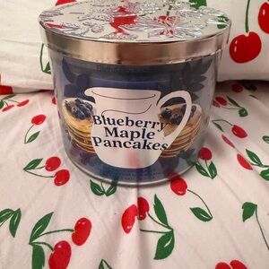Bath & Body Works Blueberry Maple Pancakes Candle with Silver Lid